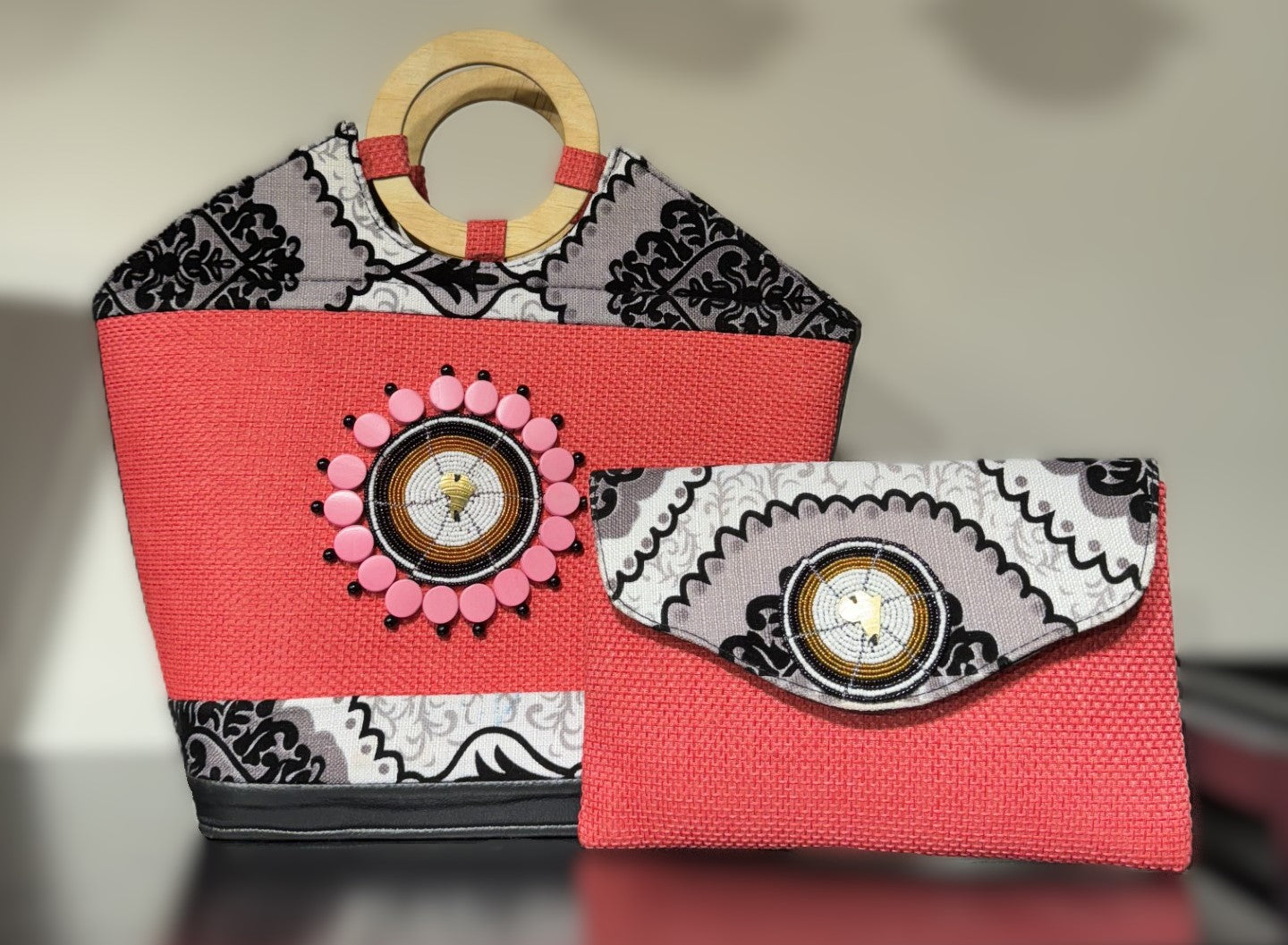 U.E.L Handbang & Clutch