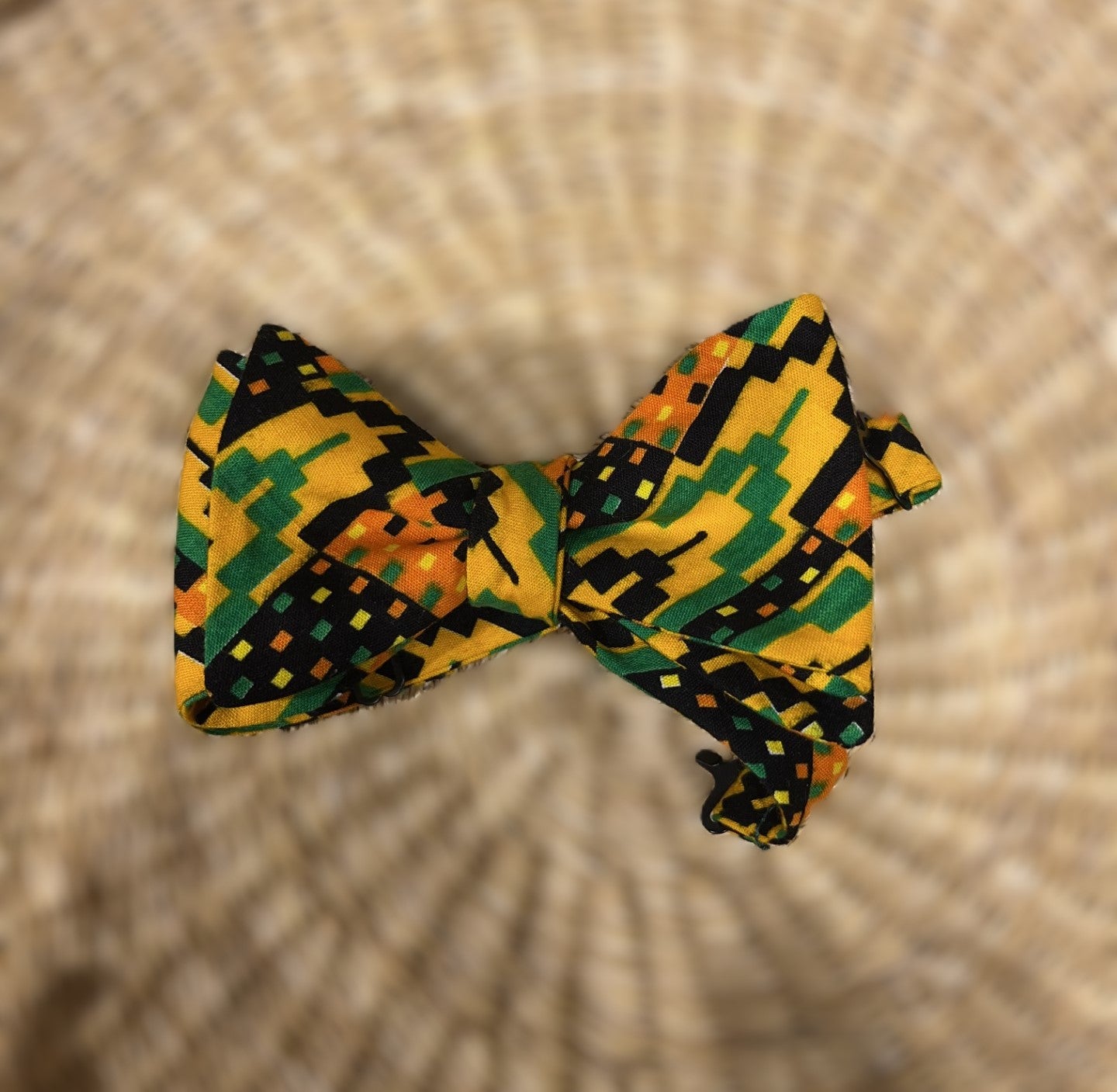 AFRICAN PRINT BOWTIE